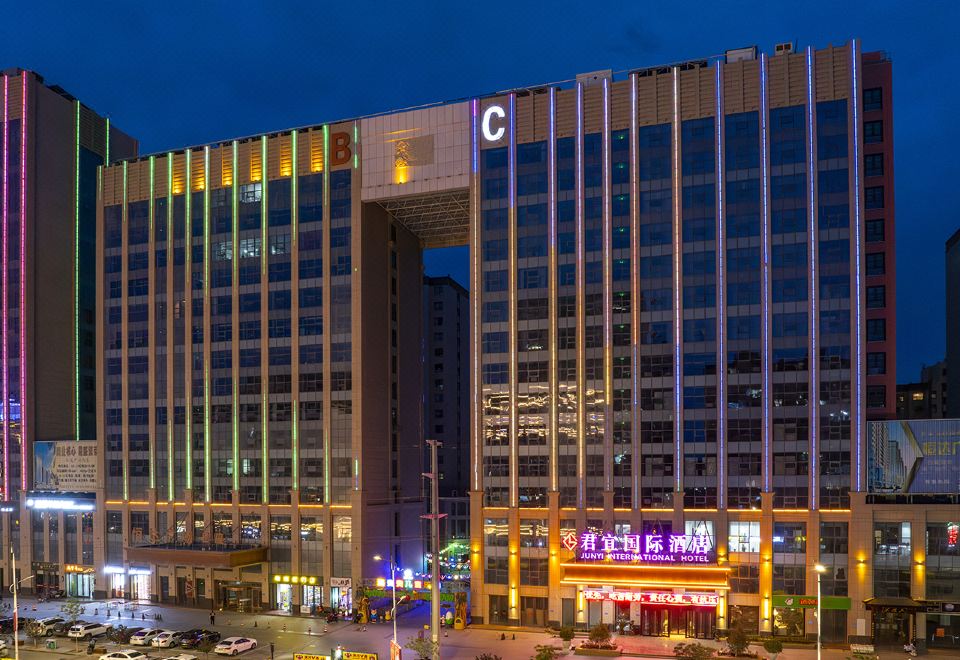 君宜国际酒店（张掖中学高铁西站店）外景图