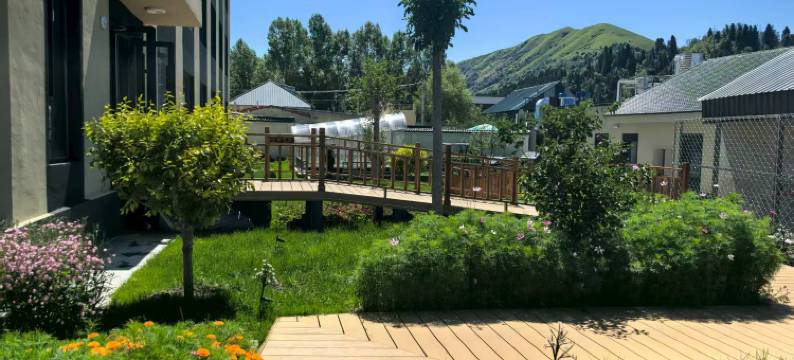 尼勒克蜂巢印象民宿图片