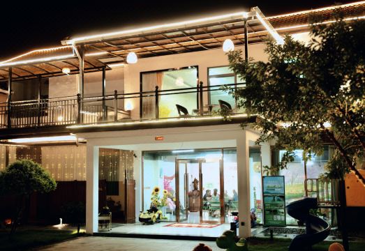 Longmen Chaokai Four Seasons Homestay Hotel Overview