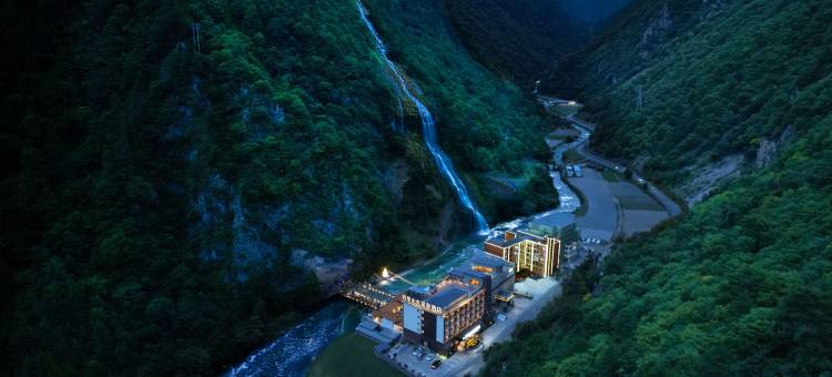 毕棚•四季山水温泉酒店(毕棚沟景区店)图片