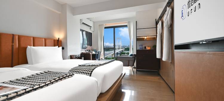 优范Plus·江景酒店(医科大一附院南湖公园店)图片