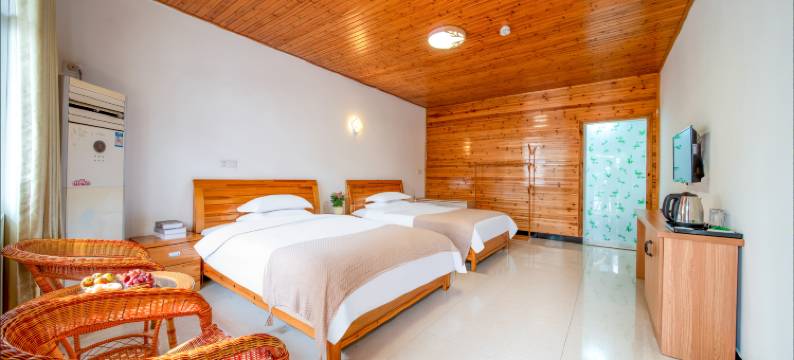 金谷春・溪畔环山・StarryNight・草坪美宿(皖南川藏线月亮湾景区店)图片