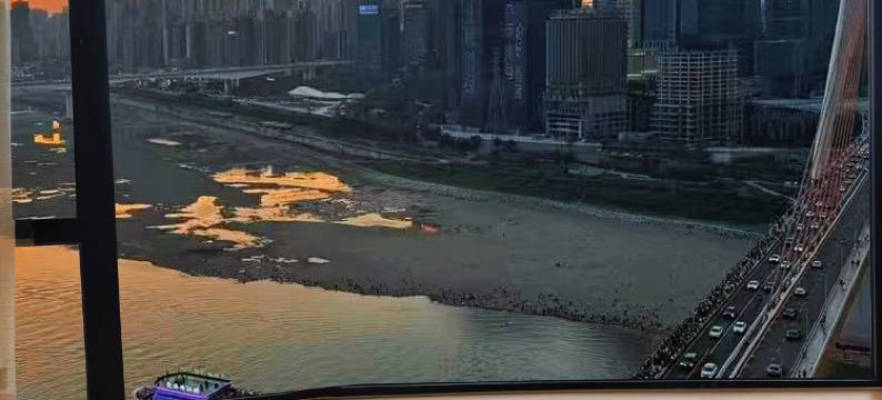 山屿江澜高空江景民宿(解放碑步行街洪崖洞店)图片