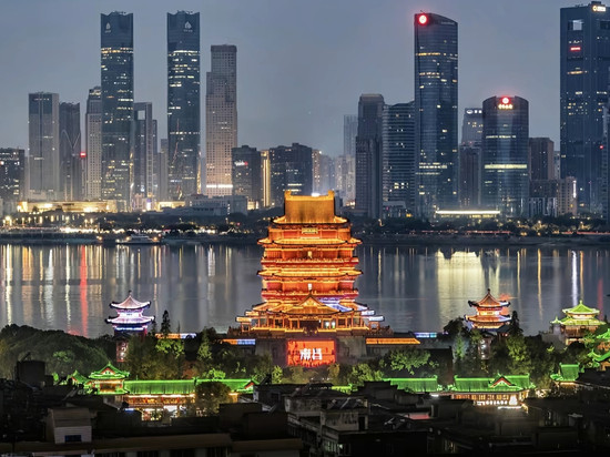 宿汐阁酒店(南昌滕王阁万寿宫地铁站店)