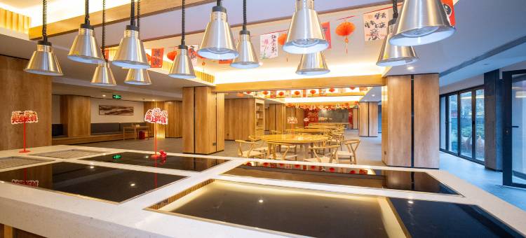 百林间温泉度假酒店(青城山站店)图片