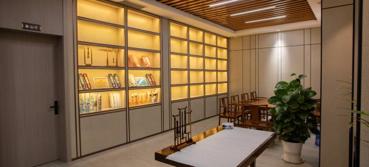 教育酒店(两江四湖象鼻山店)图片