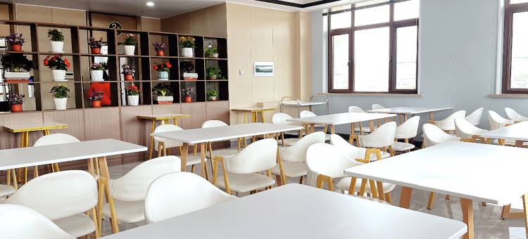 众泰宾馆(牛河梁高铁站店)图片