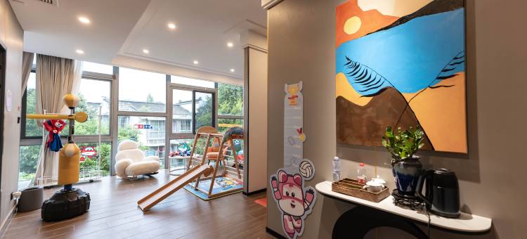 花筑·都江堰檩然亲子度假民宿(熊猫岛亲亲乐园店)图片