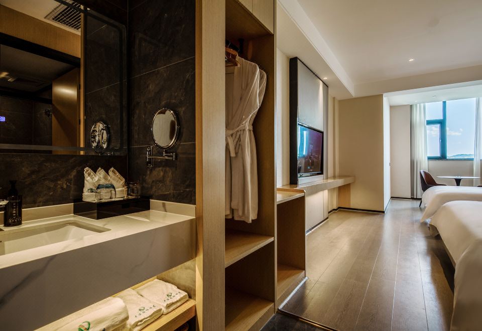 QingAo International Hotel Hotel Overview