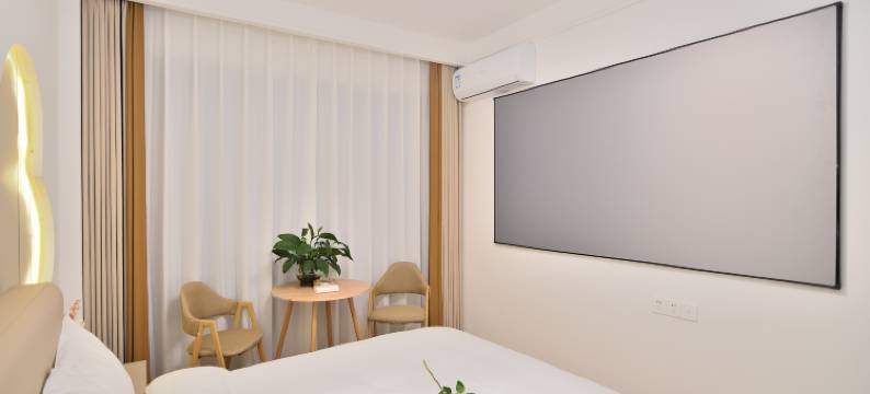 抚仙湖南燕度假酒店(月亮湾湿地公园店)图片