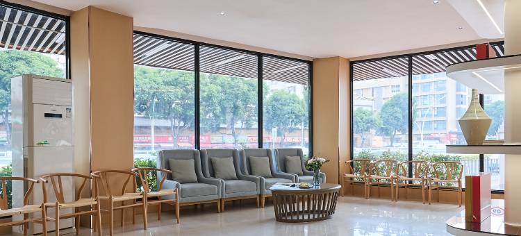 柏纳酒店(东渡码头邮轮中心地铁站店)图片