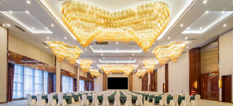 万绿城铂瑞兹酒店(安顺古城历史文化街区大润发店)图片