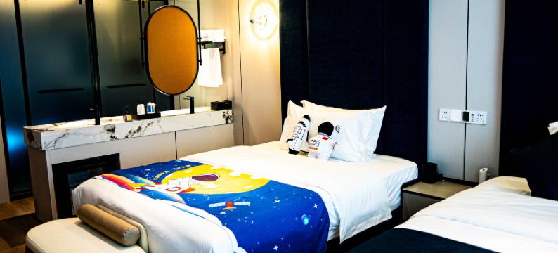 青岛黑鲸hotel(万达CBD南京路店)图片