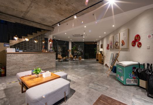 tlyunrivera Hotel Overview