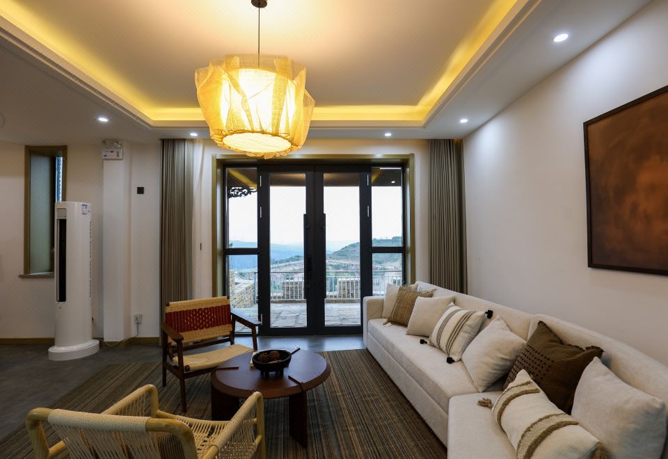 Yellow River Qiankun B&B Hotel Overview