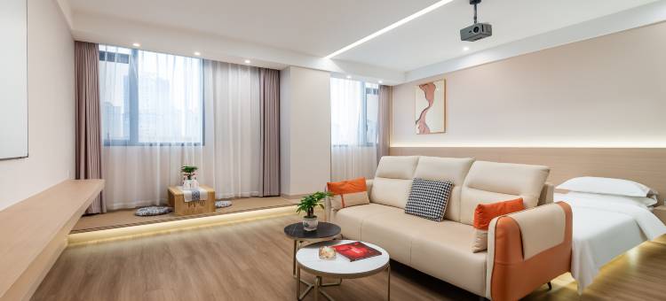 云上酒店(秀山火车站花灯广场店)图片