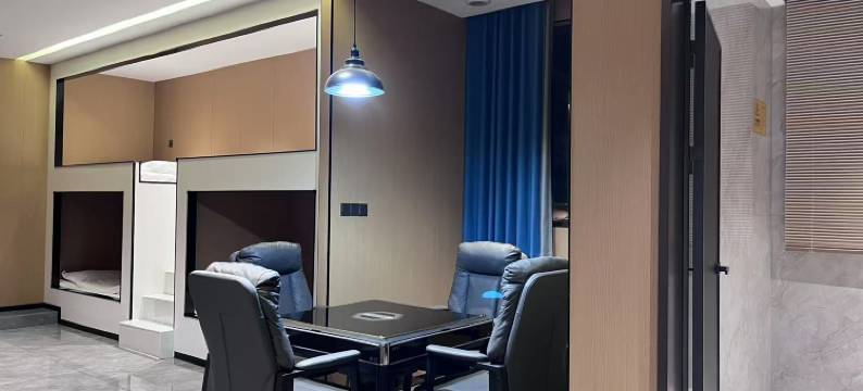 荧光电竞酒店图片