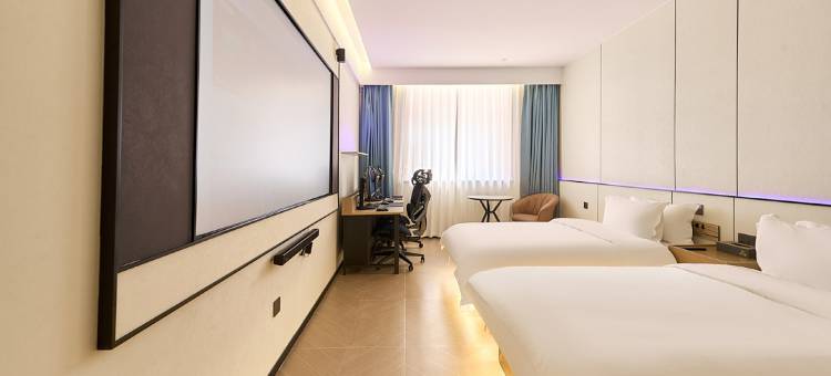 南与北电竞酒店(天津南开大悦城海光寺地铁站店)图片