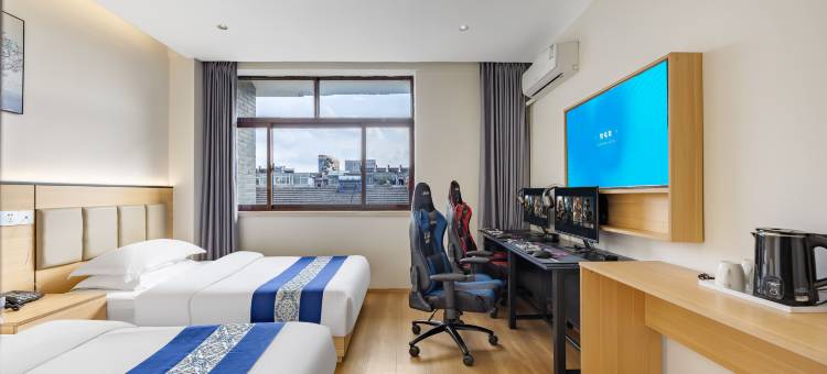 悦电竞·电竞民宿(扬州东关街何园店)图片