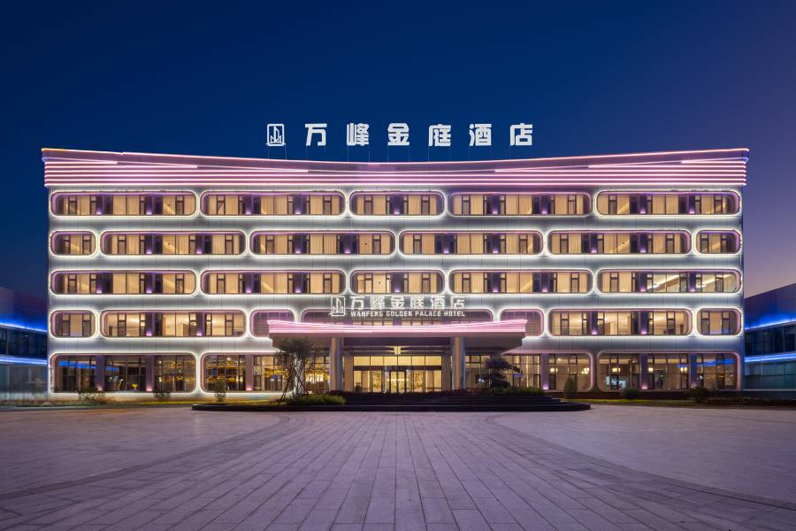 羅平萬峯金庭酒店