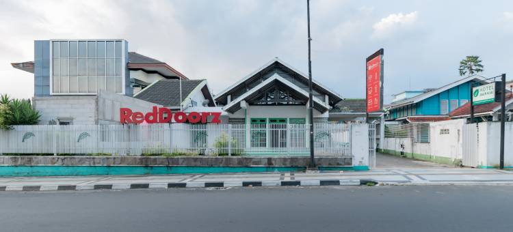 苏加武眉市红多兹家庭旅馆-R.E.马尔塔迪纳塔路(RedDoorz @ Jalan R.E. Martadinata Sukabumi)图片