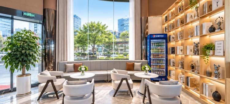 智享轻居酒店(荆州公安通运汽车站店)图片