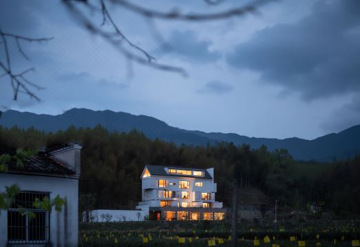 Huangshan LuHouseHotel Overview
