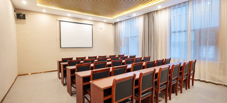 艺龙瑞云酒店(濮阳龙城广场市政府店)图片