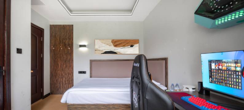 竞派电竞民宿(南京南站河定桥地铁站店)图片