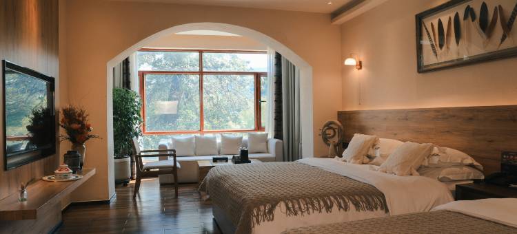 那拉提柏睿林隐酒店图片