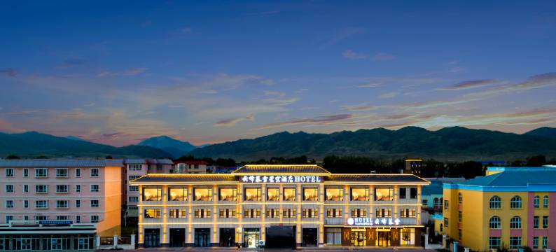 昭苏云峰慕雪星空酒店(千里花海店)图片