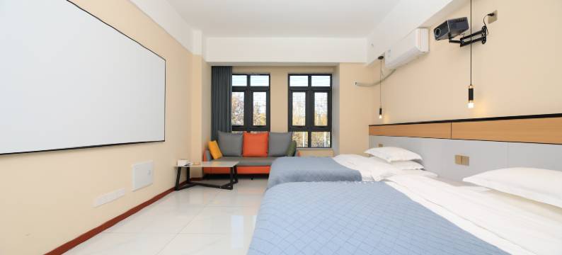 栖畔轻雅酒店(三门峡体育中心店)图片