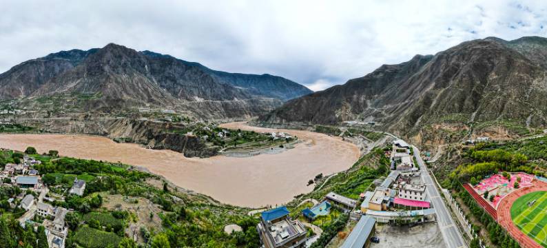 德钦札释永布·林卡山居 (金沙江S湾网红观景台店)图片