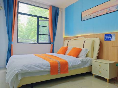 向日葵青年公寓(武汉科技大学黄家湖校区武汉交通职业学院店)