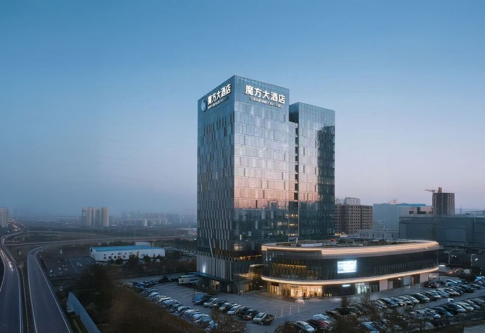 哈密魔方大酒店外景图