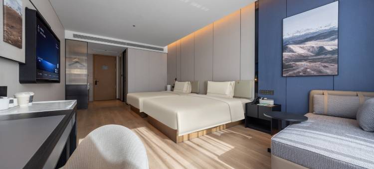 敦煌沙洲夜市北门亚朵酒店图片