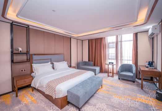 FAFIA Hotel (Pizhou Zhongyu Plaza Jinshuiwan) Hotel Overview