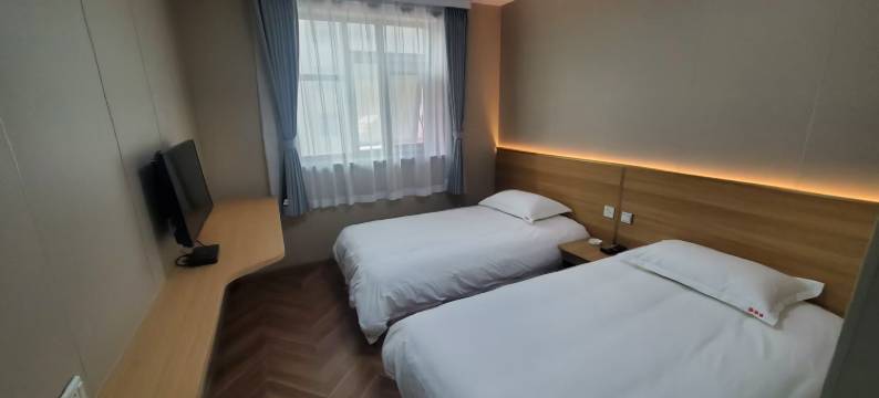 美悦城酒店(太原尖草坪地铁站动物园店)图片