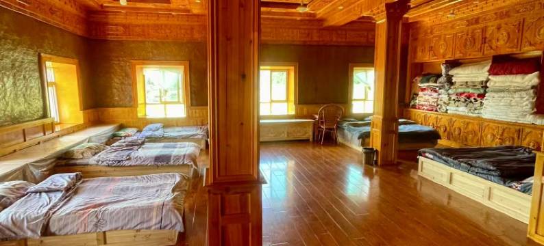 新都桥立启河边民宿图片