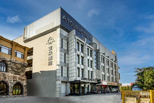 秦皇岛山海关古城关城南路亚朵酒店