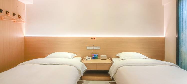 红叶酒店(宜州区河池学院店)图片