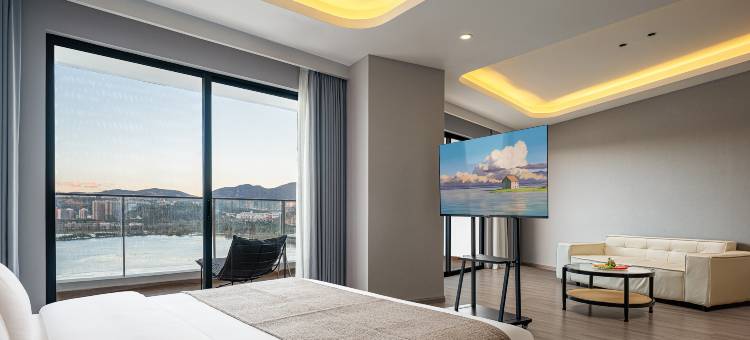 大理•帆语听澜TerraceBathtubGetaway海景美宿(洱海大理机场店)图片