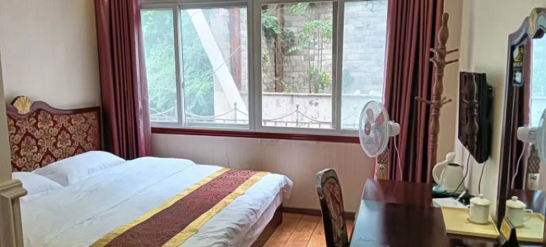 泸定康巴游客宾馆图片