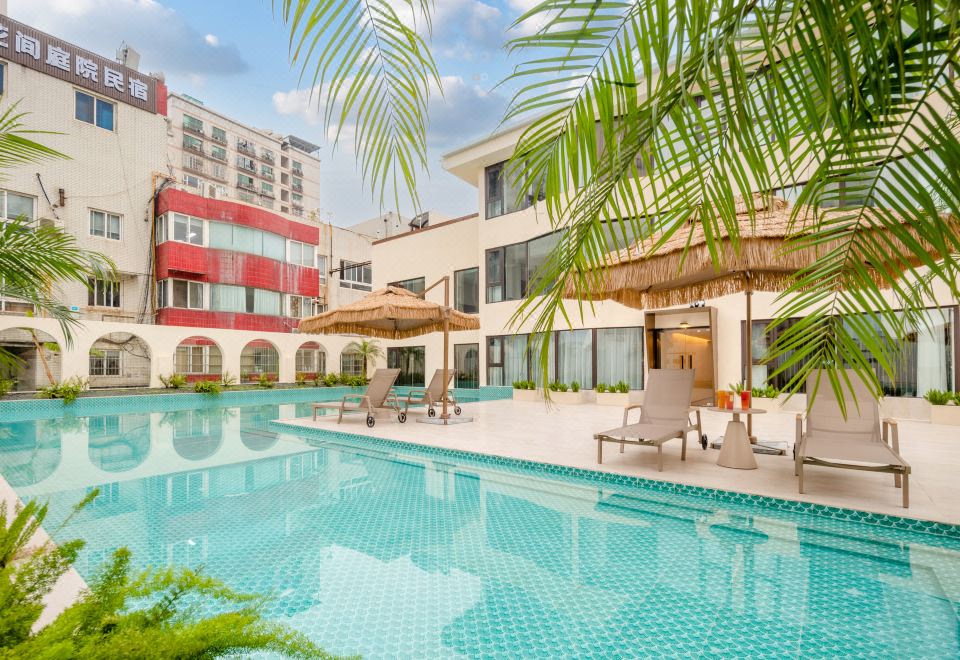 Faniin · Between flowers Courtyard VillaHotel Overview