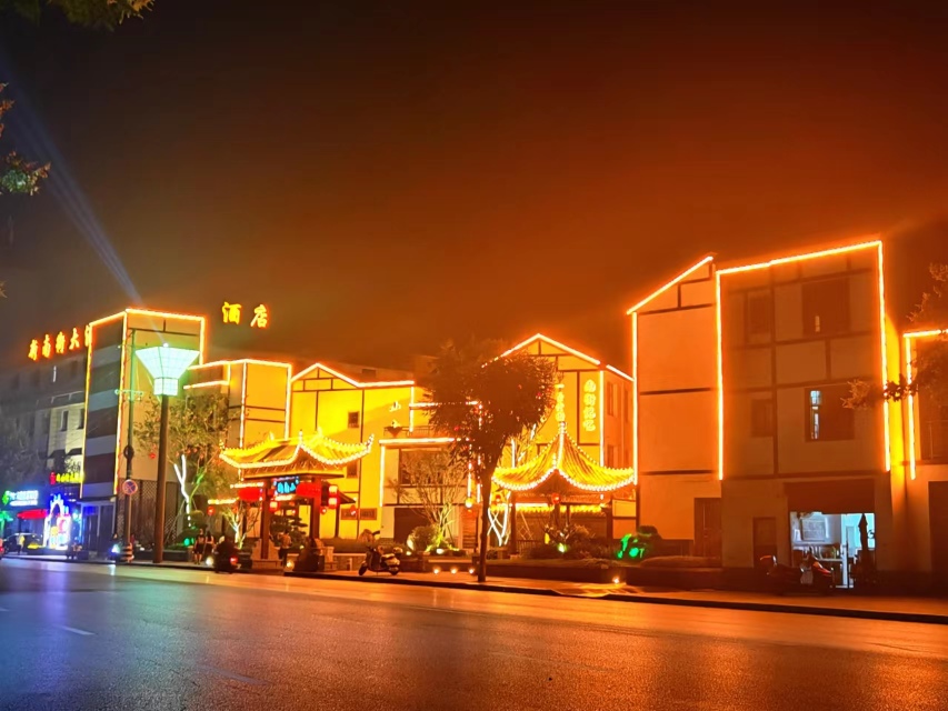 Huangmei new south street hotel Over view