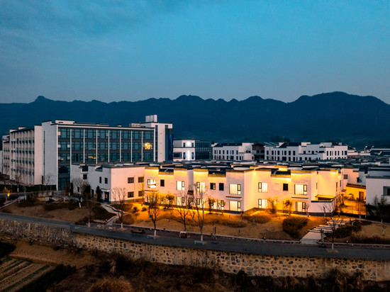 花筑奢·黄山黟县蔓悦山居酒店(宏村店)