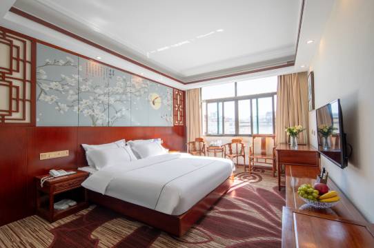 临沧瑞晨酒店(玉龙湖公园店)