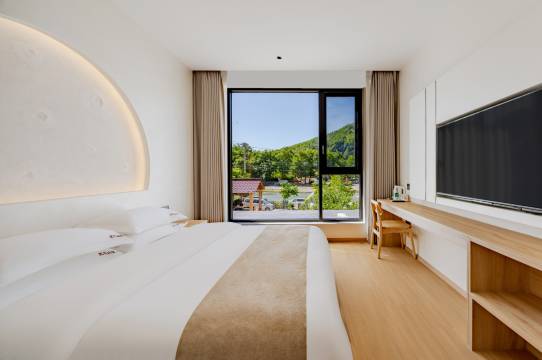 月亮湾依水山庄民宿图片