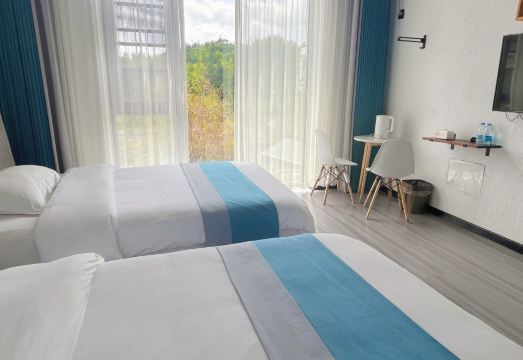 Sunday holidayHotel Overview