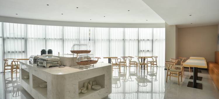 艺龙万国酒店(景德镇乐平洪皓森林公园店)图片